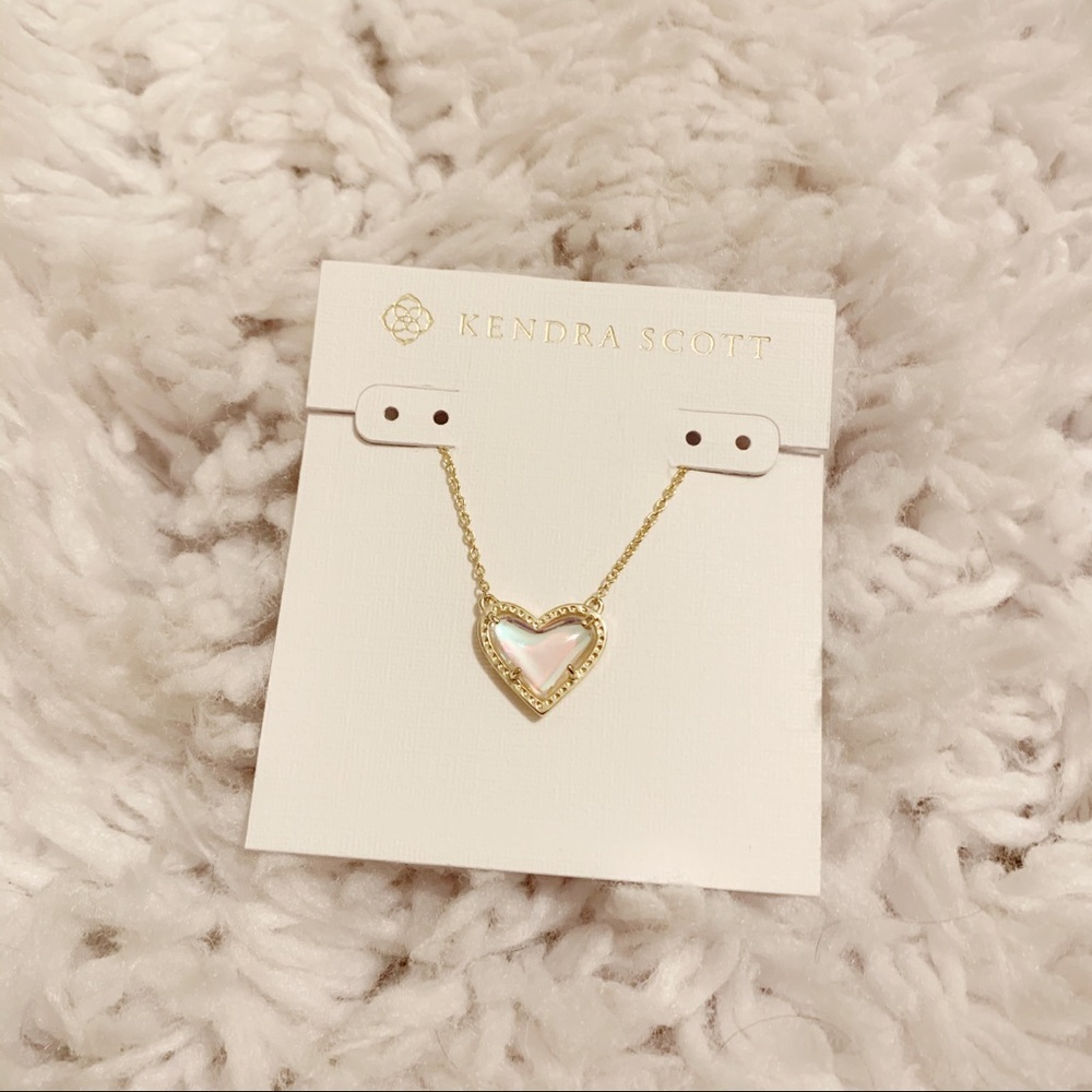Kendra Scott Ari Heart Short Pendant Gold
